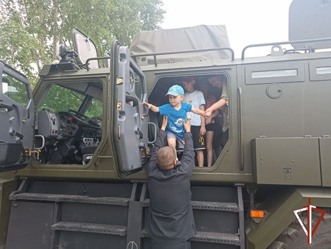ОМОН «Топаз» открыл свои двери для детей сотрудников в Екатеринбурге