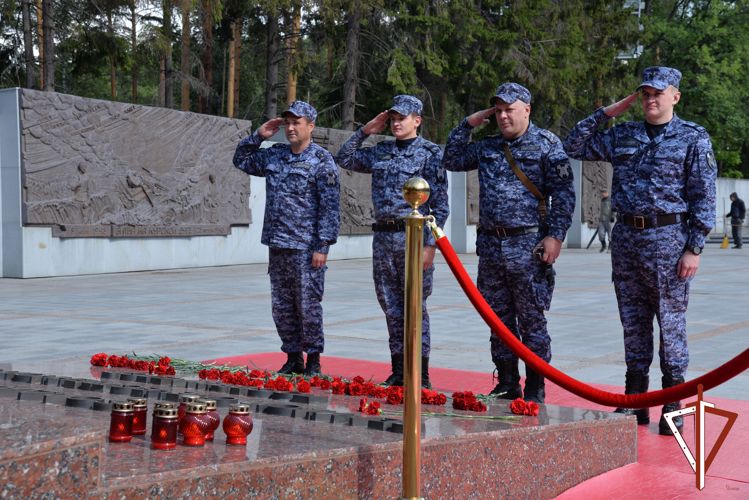 На Среднем Урале росгвардейцы принимают участие в мероприятиях, посвященных Дню памяти и скорби