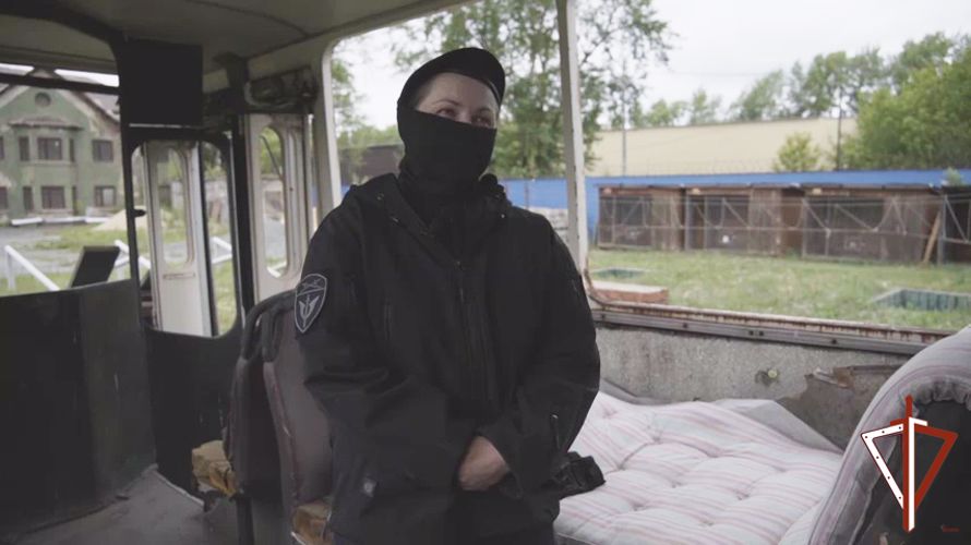 В Нижнем Тагиле кинолог Росгвардии рассказала журналистам об особенностях своей работы (видео)