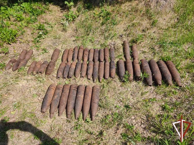Сотрудники ОМОН обследовали обнаруженные в Свердловской области подозрительные предметы