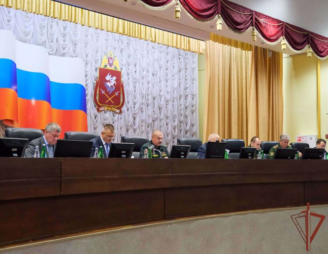   Оперативное совещание под руководством врио командующего Уральским округом Росгвардии состоялось в Екатеринбурге