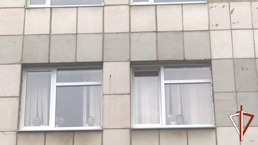 Росгвардия поздравила маленьких пациентов областной больницы праздничным концертом в Екатеринбурге (видео)