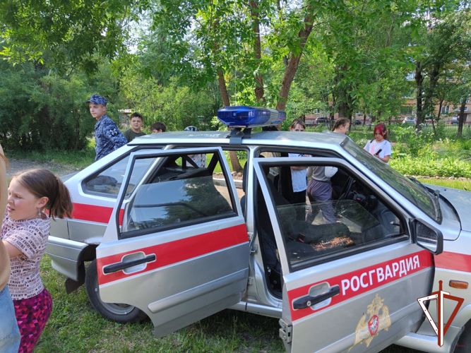 На Среднем Урале продолжаются мероприятия в рамках акции «Каникулы с Росгвардией»