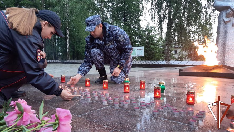 На Среднем Урале росгвардейцы принимают участие в мероприятиях, посвященных Дню памяти и скорби