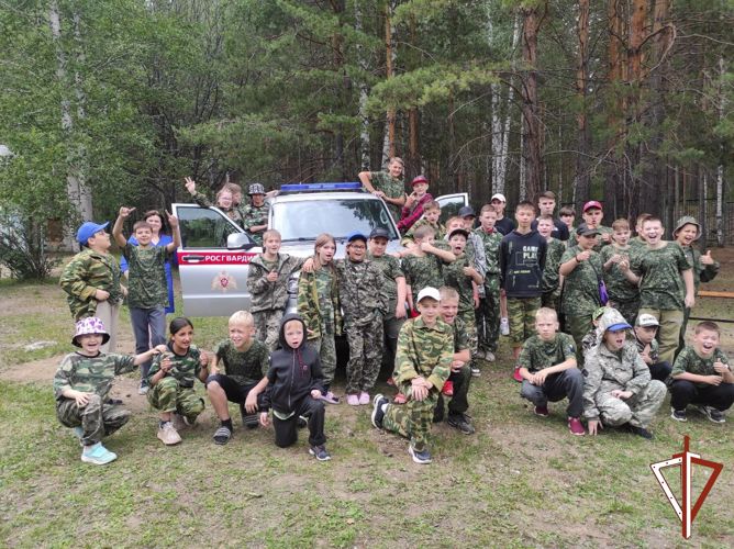 В Свердловской области продолжается всероссийская акция «Каникулы с Росгвардией»