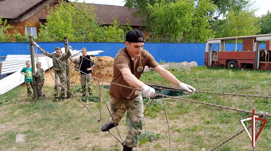 К ведомственному проекту «Каникулы с Росгвардией» присоединились сотрудники нижнетагильского ОМОН