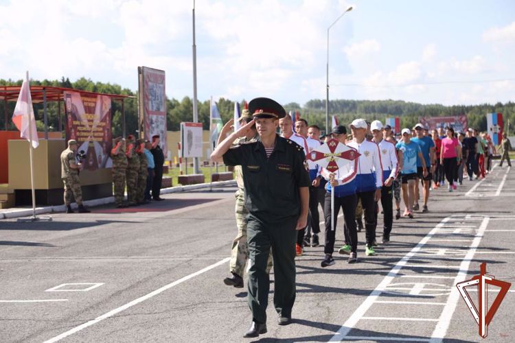 Чемпионаты Росгвардии по служебному биатлону и легкоатлетическому кроссу стартовали в Екатеринбурге (видео)