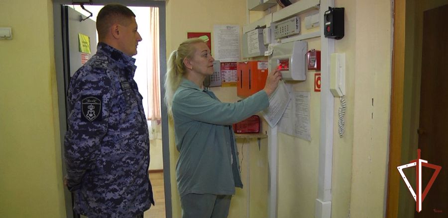 На Среднем Урале росгвардейцы участвуют в приемке дошкольных и образовательных учреждений к новому учебному году (видео)