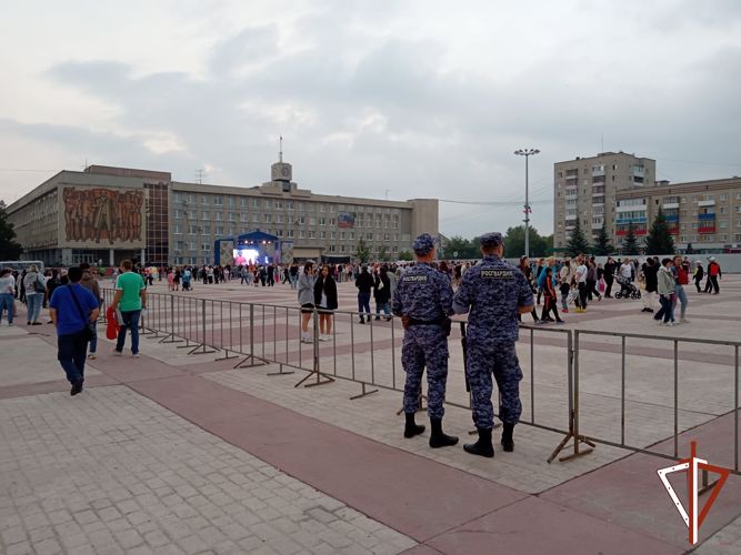 Росгвардия приняла участие в охране порядка праздничных мероприятий, посвященных 322-й годовщине образования Каменска-Уральского