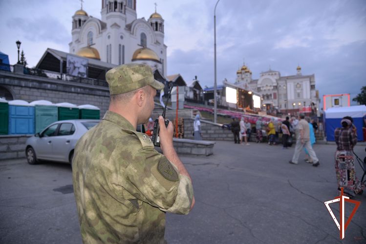 Росгвардия обеспечила безопасность международного православного фестиваля "Царские дни" в Екатеринбурге