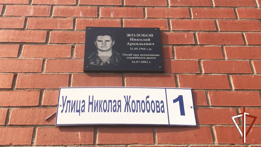 На Среднем Урале росгвардейцы в рамках всероссийского ведомственного проекта «Россия – страна героев!» рассказали о подвиге капитана милиции Николая Жолобова (видео)