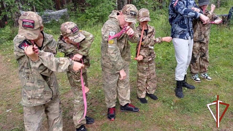 На Среднем Урале воспитанники регионального отделения молодежного патриотического проекта «Гвардейская смена» прошли недельные  военно-полевые сборы 