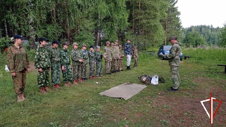 На Среднем Урале воспитанники регионального отделения молодежного патриотического проекта «Гвардейская смена» прошли недельные  военно-полевые сборы 