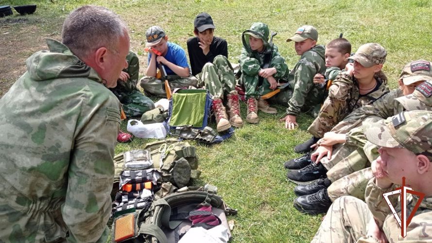 На Среднем Урале воспитанники регионального отделения молодежного патриотического проекта «Гвардейская смена» прошли недельные военно-полевые сборы