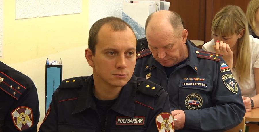 На Среднем Урале росгвардейцы рассказали представителям СМИ о приёмке образовательных учреждений к новому учебному году (видео)