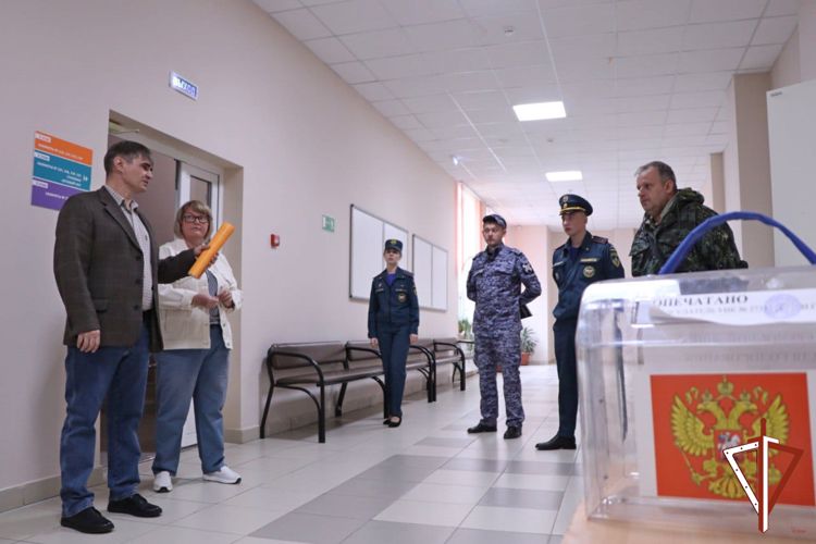 В Свердловской области сотрудники Росгвардии проверяют избирательные участки