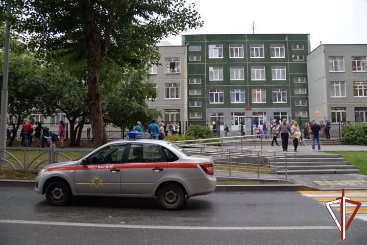На Среднем Урале росгвардейцы обеспечили охрану общественного порядка в период празднования Дня знаний