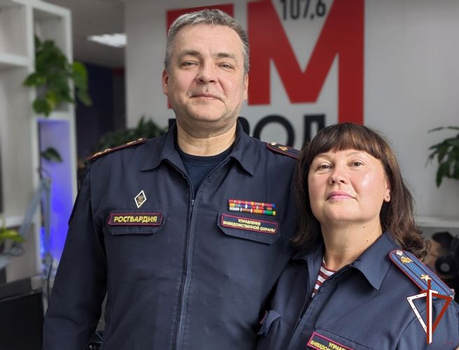 В Екатеринбурге росгвардейцы в эфире городского радио рассказали об изменениях в приёме на службу (видео)