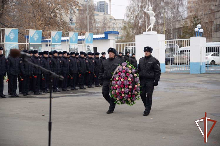 На Среднем Урале сотрудники Росгвардии почтили память погибших сослуживцев