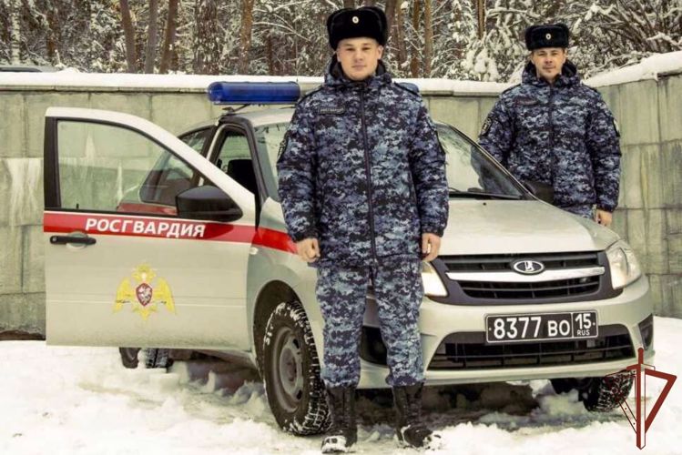 Росгвардейцы в Свердловской области оперативно доставили в больницу нуждающуюся в медпомощи девушку