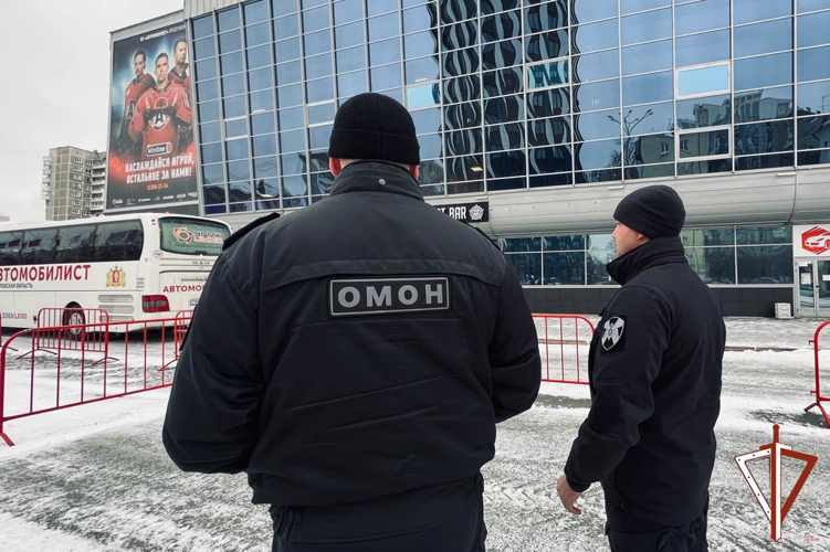 Росгвардия обеспечила охрану порядка на матче Континентальной хоккейной лиги в Екатеринбурге        