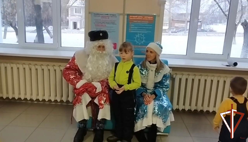  «Дед Мороз Специального назначения» поздравил с Новым годом ребят на Среднем Урале