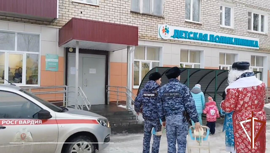  «Дед Мороз Специального назначения» поздравил с Новым годом ребят на Среднем Урале