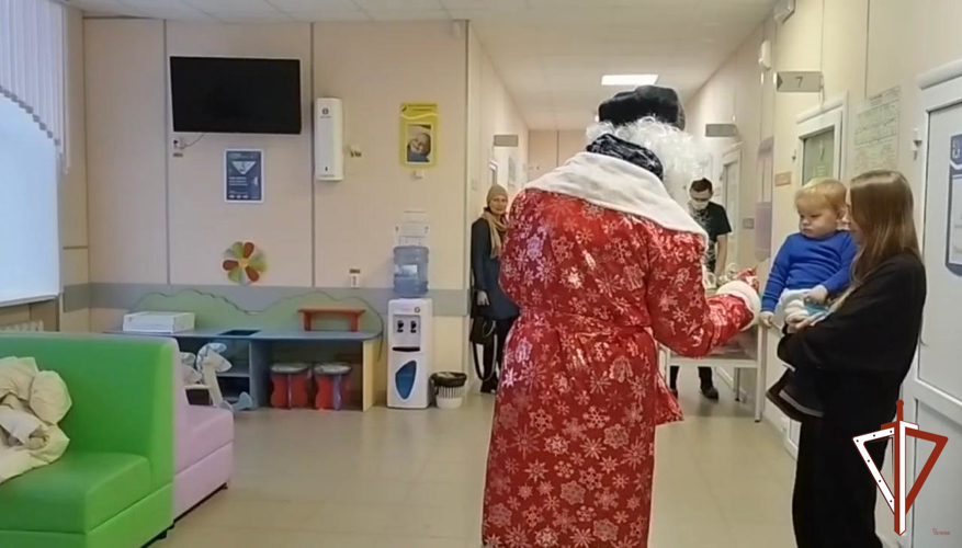  «Дед Мороз Специального назначения» поздравил с Новым годом ребят на Среднем Урале