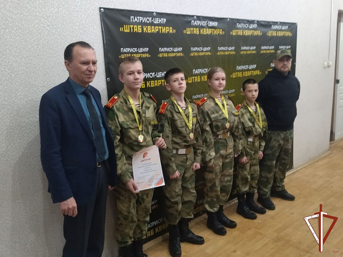 В Свердловской области воспитанники подшефного Росгвардии военно-патриотического отряда заняли 1 место в районном этапе игры «Победа»