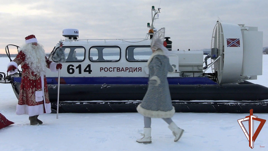  Росгвардия показала эксклюзивные кадры акции «Дед Мороз специального назначения» (видео)