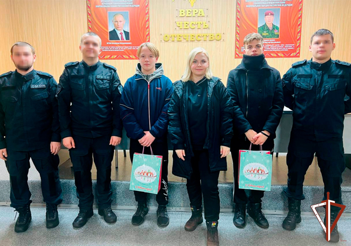 Росгвардия исполнила новогодние мечты воспитанников центра социальной помощи на Среднем Урале