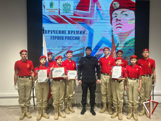 Сотрудники подразделений Управления Росгвардии по Свердловской области участвуют в патриотических мероприятиях с подрастающим поколением
