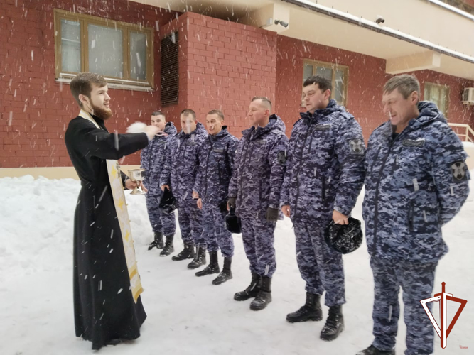 Священнослужитель провел духовную беседу с сотрудниками вневедомственной охраны Росгвардии