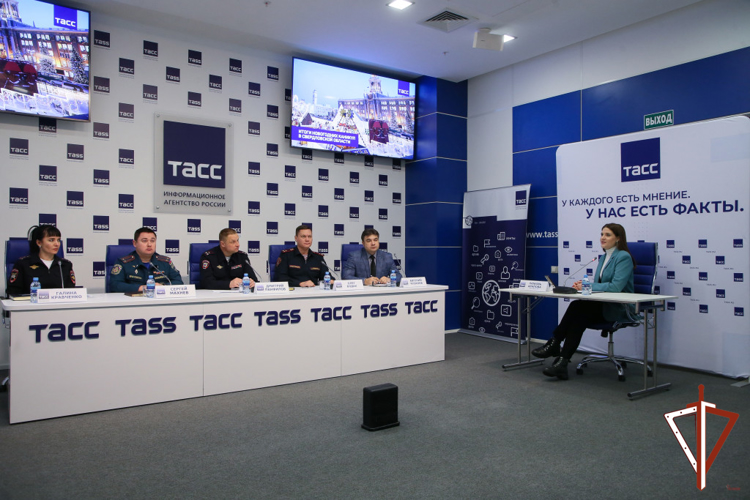 Пресс-конференция с участием офицера Росгвардии по итогам обеспечения безопасности в период новогодних праздников состоялась в Екатеринбурге (видео)
