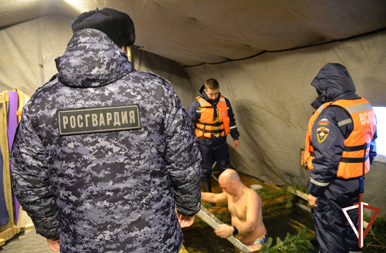 В Свердловский области Росгвардия обеспечила правопорядок во время празднования Крещения Господня