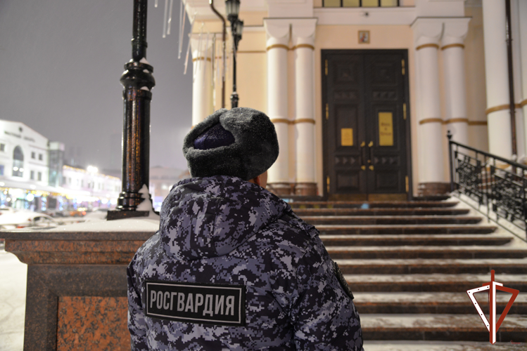 На Среднем Урале сотрудники Росгвардии обеспечили охрану порядка во время празднования Рождества Христова