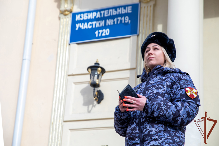 Уральский округ Росгвардии принимает участие в голосовании на выборах президента России