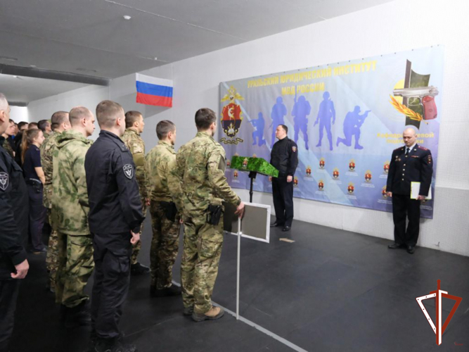В Екатеринбурге росгвардейцы стали серебряными призерами турнира по стрельбе из боевого ручного стрелкового оружия