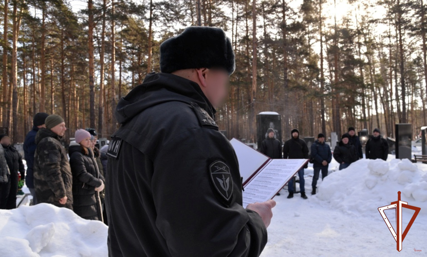 В Екатеринбурге бойцы ОМОН Росгвардии почтили память погибших товарищей
