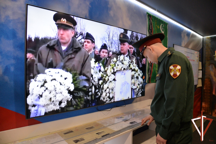 Росгвардейцы посетили передвижную выставку «Сила в правде»