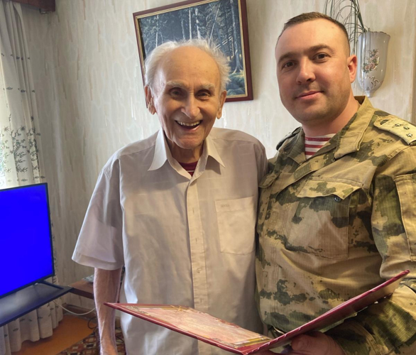 В Уральском округе Росгвардии навестили ветерана службы — фронтовика Великой Отечественной войны
