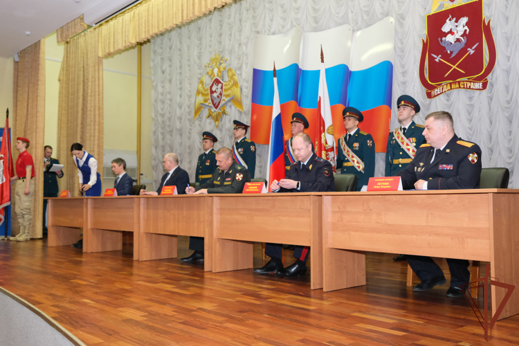 Торжественная церемония гашения посвященной Герою России Владимиру Ласточкину марки состоялась в Екатеринбурге