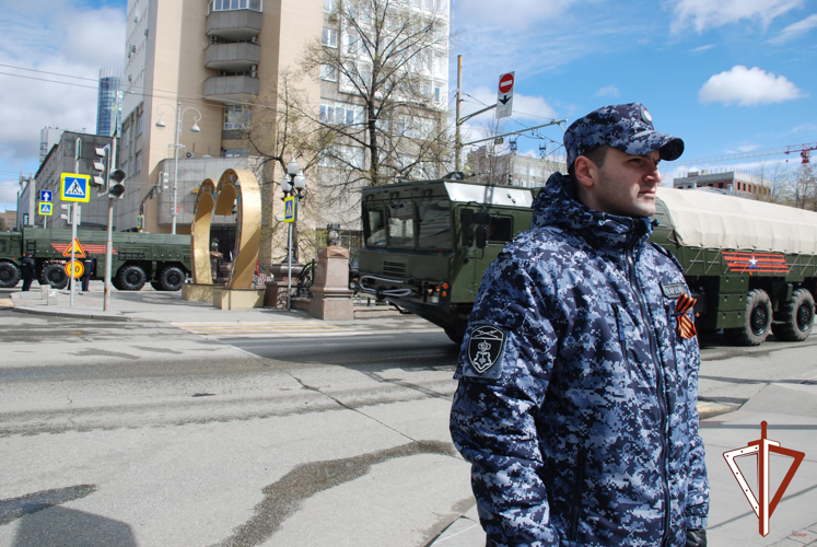В Свердловской области сотрудники Росгвардии обеспечили охрану порядка на праздничных мероприятиях в честь Дня Победы