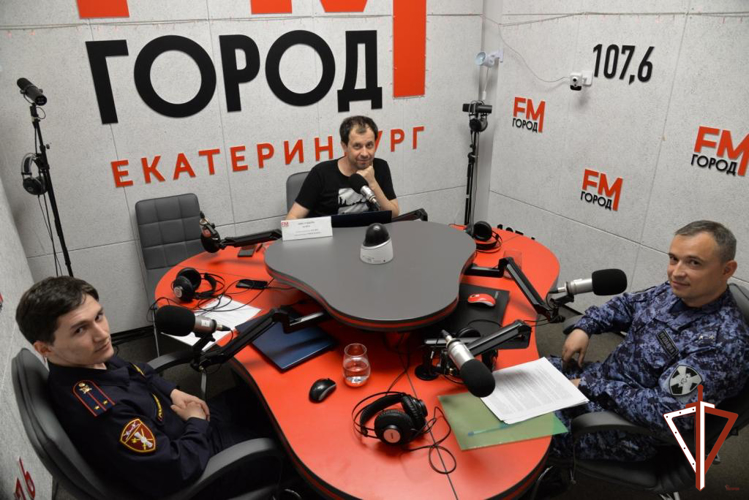 На Среднем Урале росгвардейцы напомнили об ответственности владельцам оружия