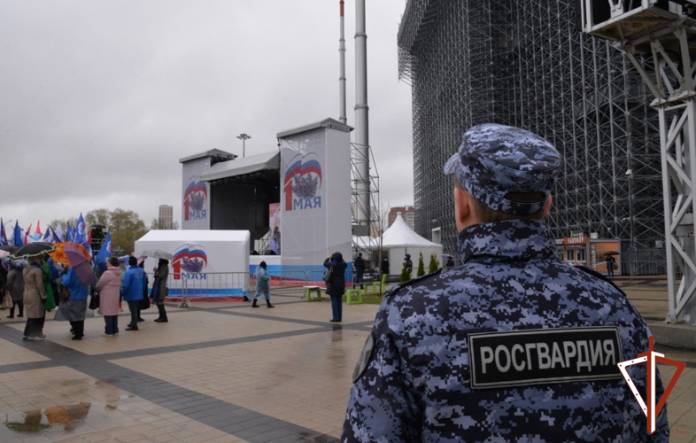 На Среднем Урале росгвардейцы обеспечили безопасность во время празднования Дня весны и труда
