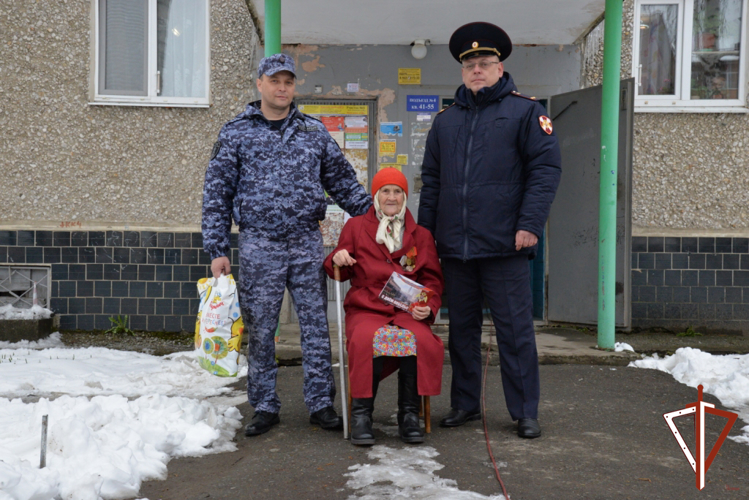 На Среднем Урале дан старт ведомственной акции Росгвардии «Парад у дома ветерана»