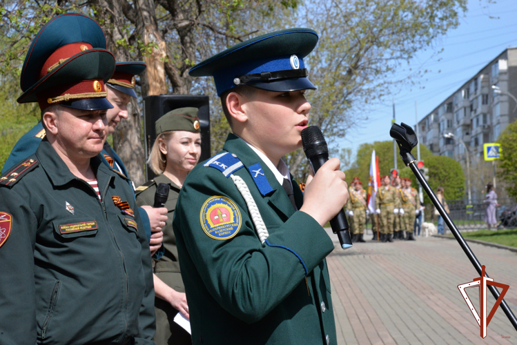 Росгвардейцы поздравили с днем Победы ветерана Великой Отечественной войны в Екатеринбурге 