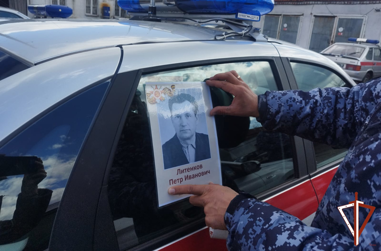 В Свердловской области росгвардейцы принимают активное участие в ведомственной акции «Бессмертный автополк»