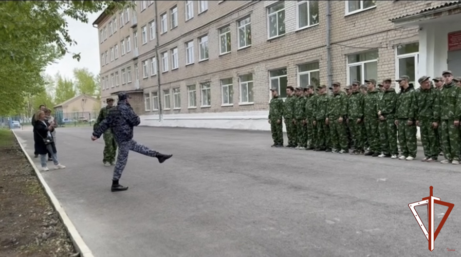 На Среднем Урале росгвардейцы приняли участие в военно-полевых сборах допризывной молодежи 
