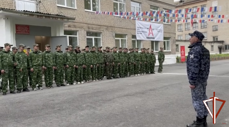 На Среднем Урале росгвардейцы приняли участие в военно-полевых сборах допризывной молодежи 